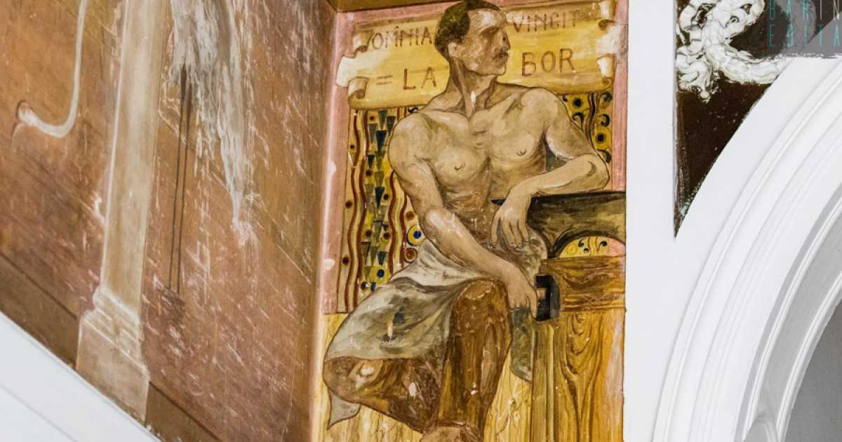 Bari, in via Dalmazia si nasconde un tesoro: l'androne affrescato dal grande Cambellotti